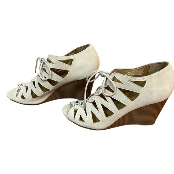 Maurices Taupe/bone gladiator style wedge sandals - Picture 1 of 9